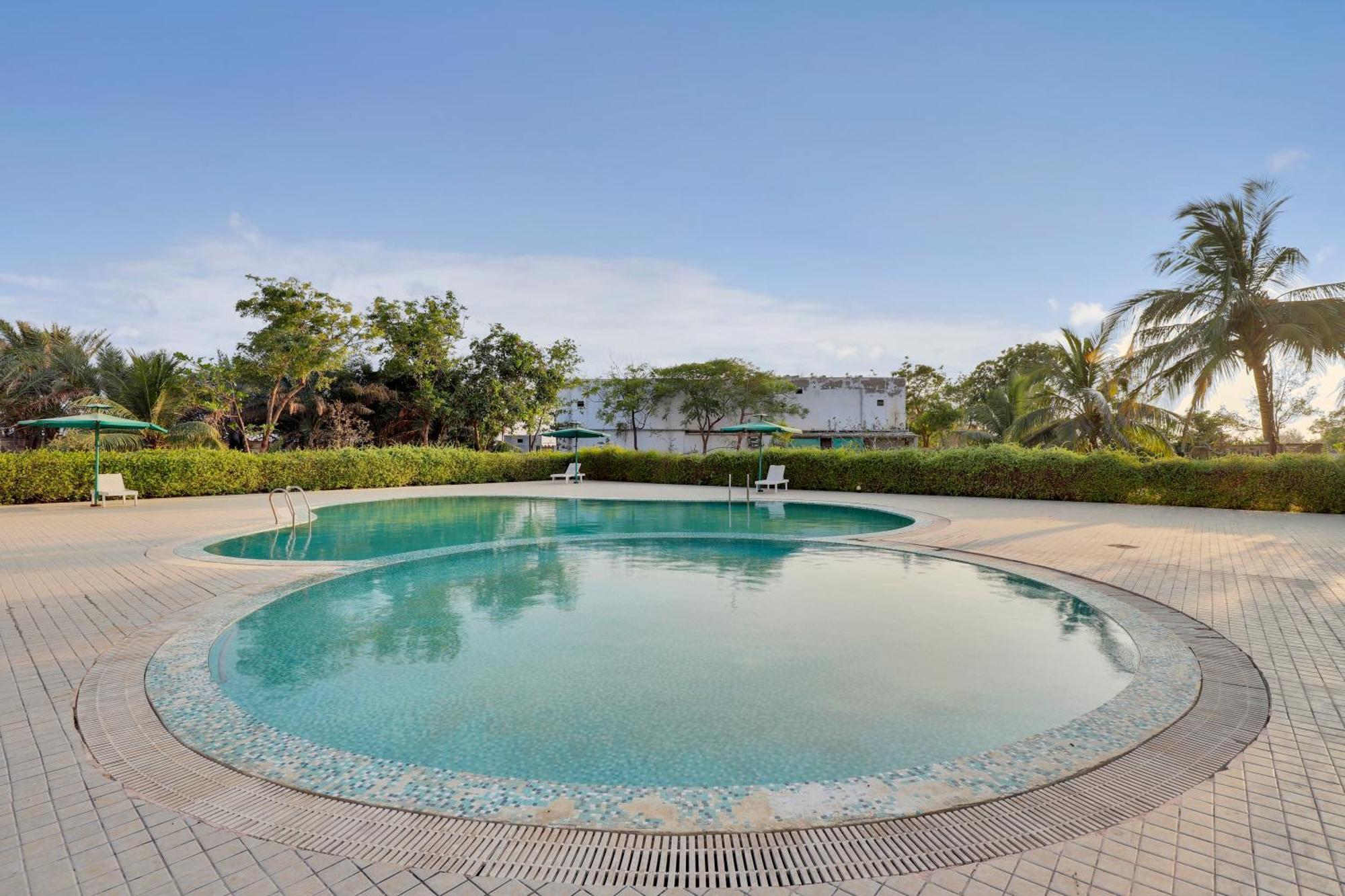 Goverdhan Greens Resort Dwarka L Hotels In Dwarka מראה חיצוני תמונה