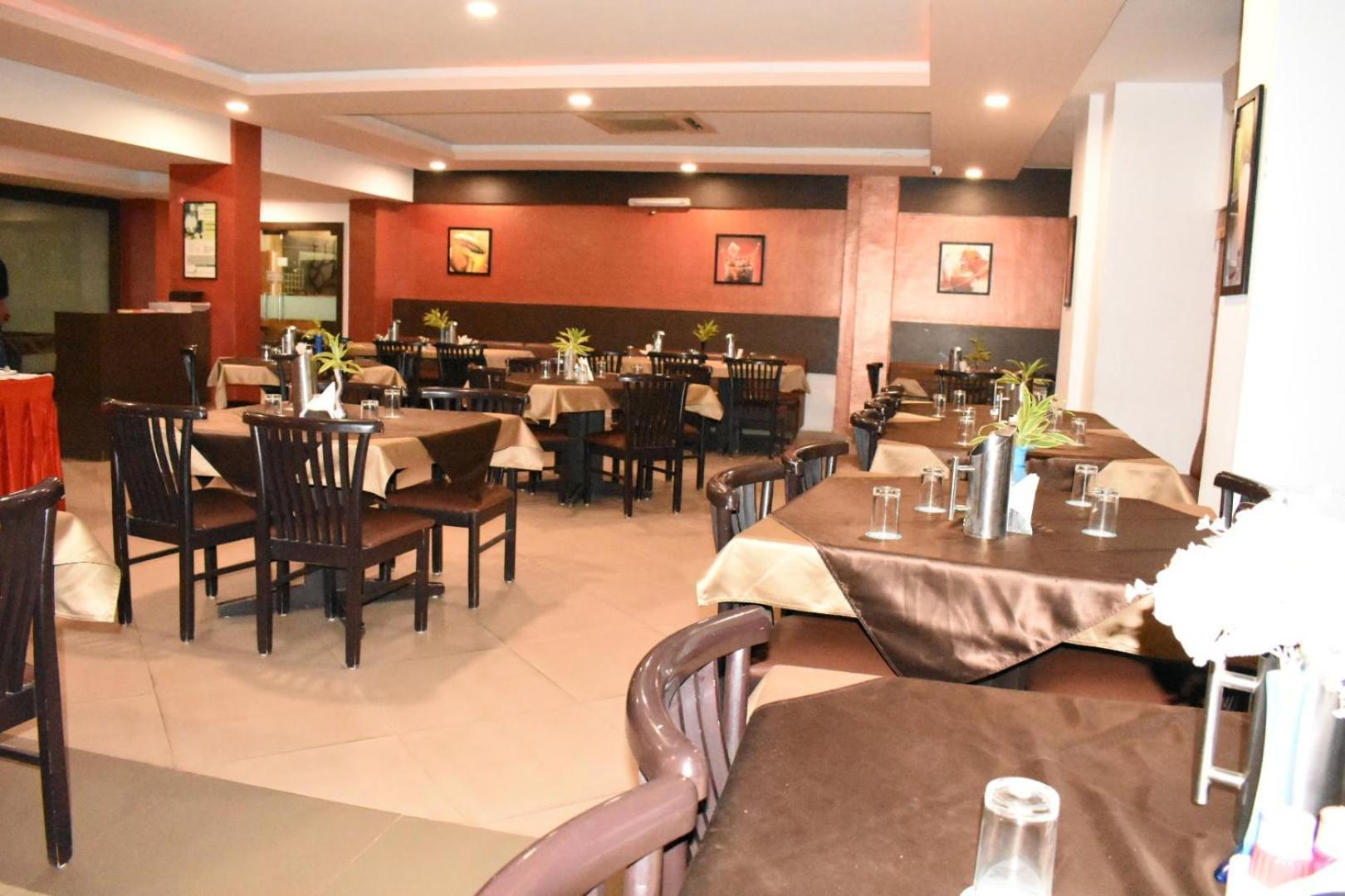 Goverdhan Greens Resort Dwarka L Hotels In Dwarka מראה חיצוני תמונה