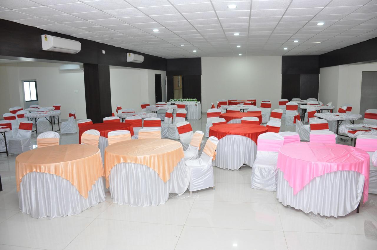 Goverdhan Greens Resort Dwarka L Hotels In Dwarka מראה חיצוני תמונה