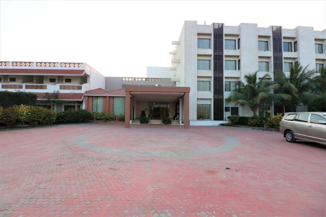 Goverdhan Greens Resort Dwarka L Hotels In Dwarka מראה חיצוני תמונה