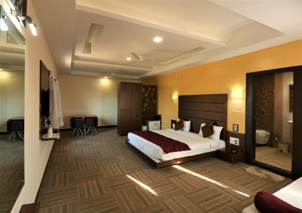 Goverdhan Greens Resort Dwarka L Hotels In Dwarka מראה חיצוני תמונה